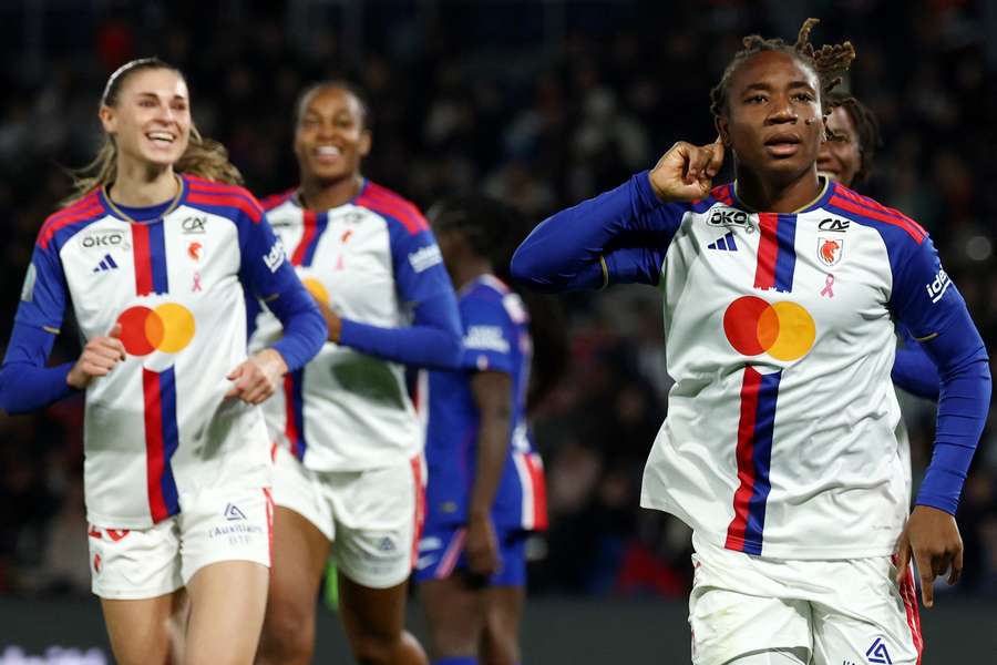 Melchie Dumornay célébrant l'ouverture du score avec Jule Brand Melchie Dumornay célébrant l'ouverture du score avec Jule Brand