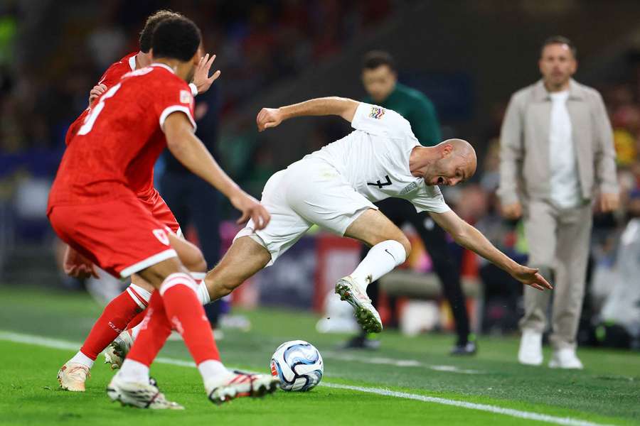 Aursnes em duelo com adversários galeses Aursnes em duelo com adversários galeses