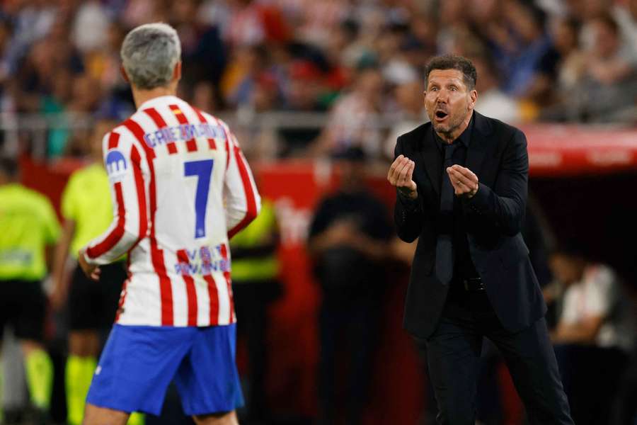 Simeone, enérgico con Griezmann