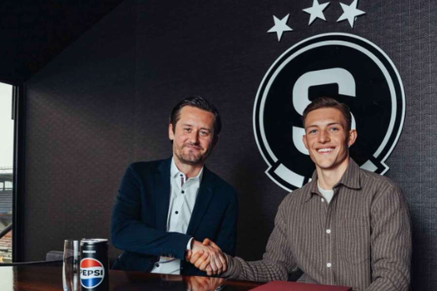 Sparta získala další posilu z Premier League, na Letnou míří z Burnley Oliver Sonne.