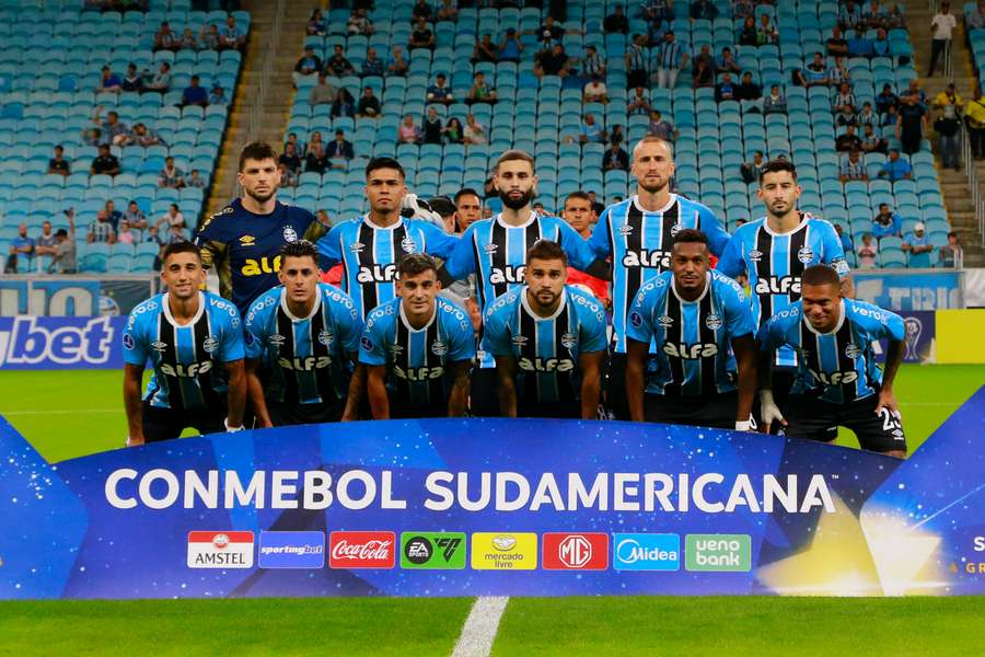 Jogadores do Grêmio posam para foto antes de a bola rolar na Arena Jogadores do Grêmio posam para foto antes de a bola rolar na Arena