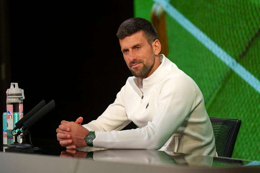 Djokovic face à la presse après la finale.