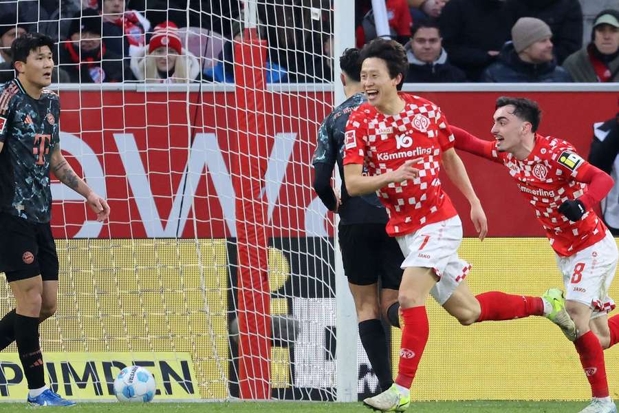 Lee Jae-Sung marcou os dois golos da vitória do Mainz