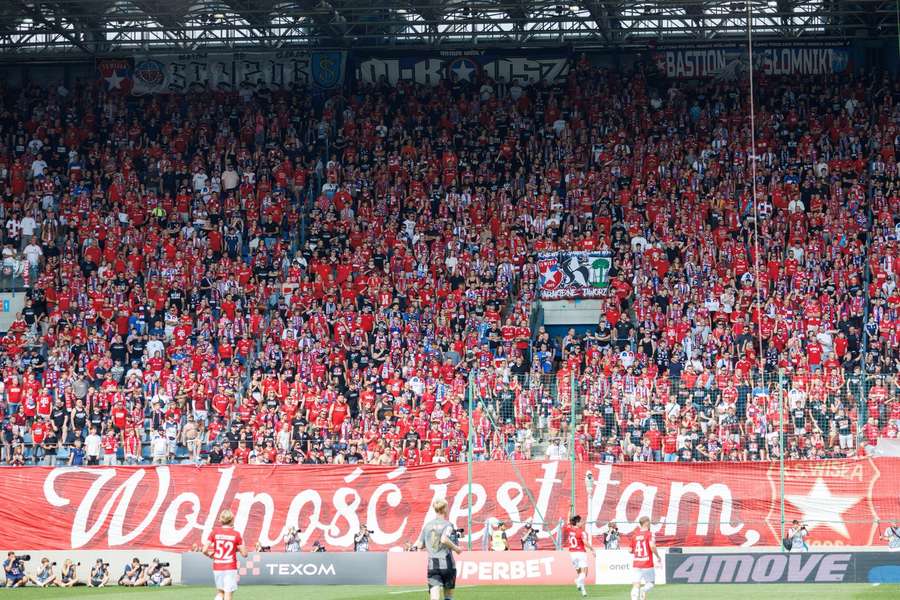 Kibice Wisły Kraków podczas meczu z Pogonią Grodzisk Mazowiecki