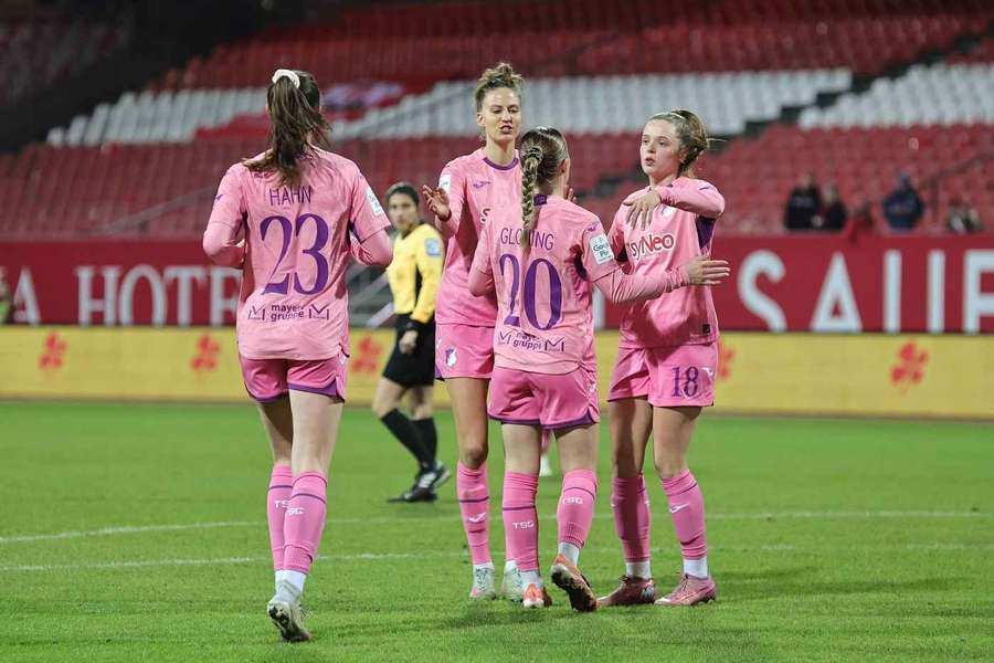 Die Damen der TSG bejubeln den Sieg in Nürnberg