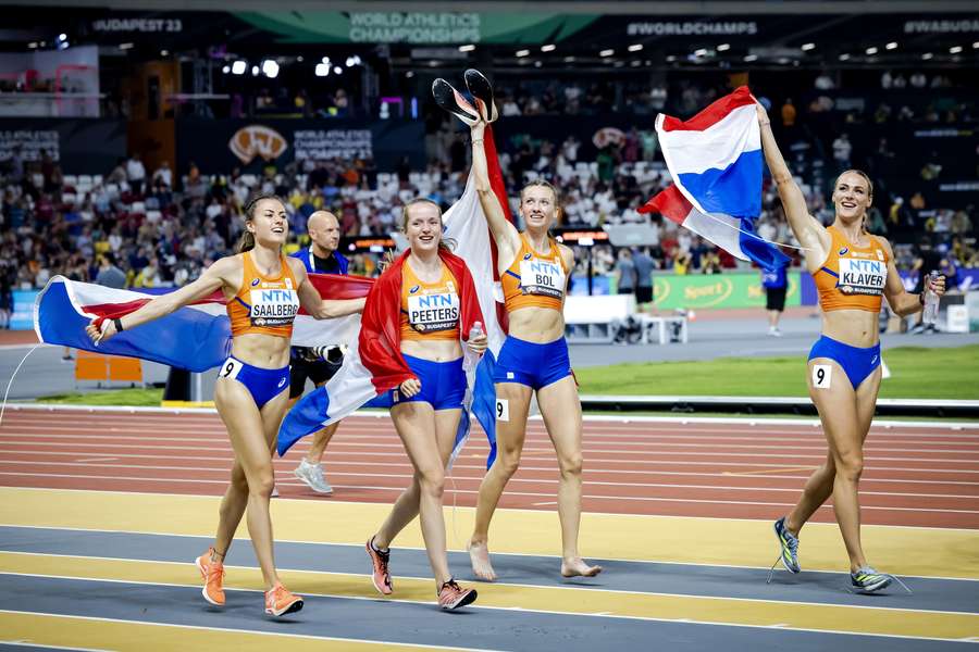 De Nederlandse dames wonnen zondagavond goud op de 4x400m estafette