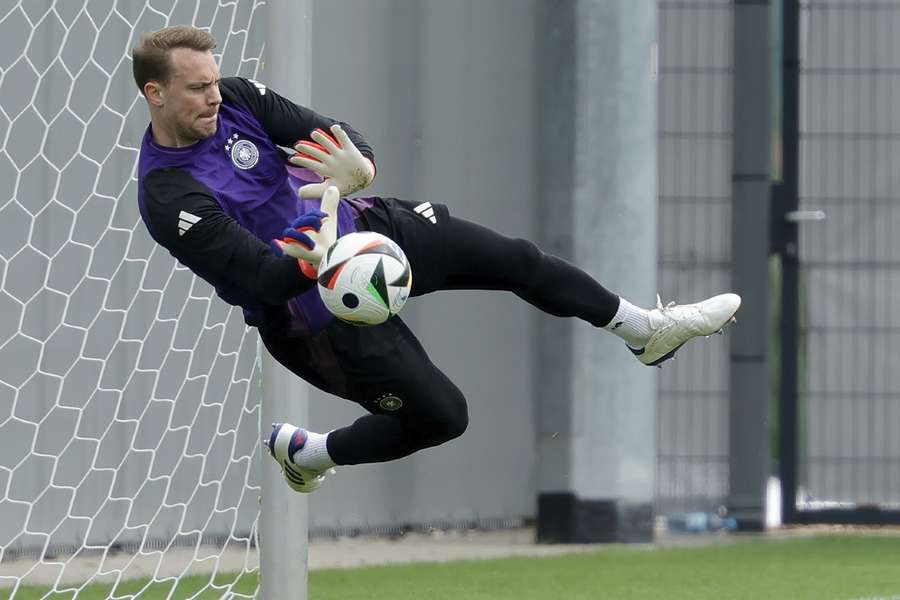 Manuel Neuer tijdens de training van het Duitse team