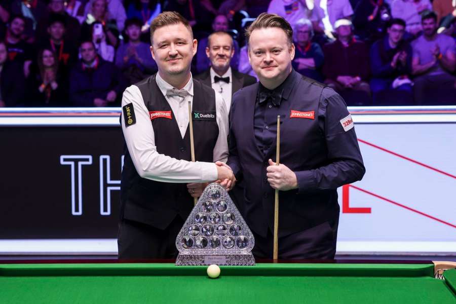Shaun Murphy e Kyren Wilson antes da final do Masters