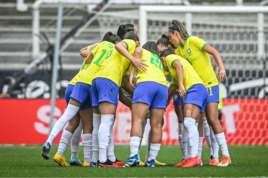 Amistosos femininos de seleções Mandante