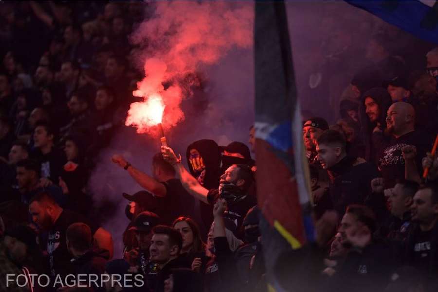 Ultrașii au făcut spectacol în tribune