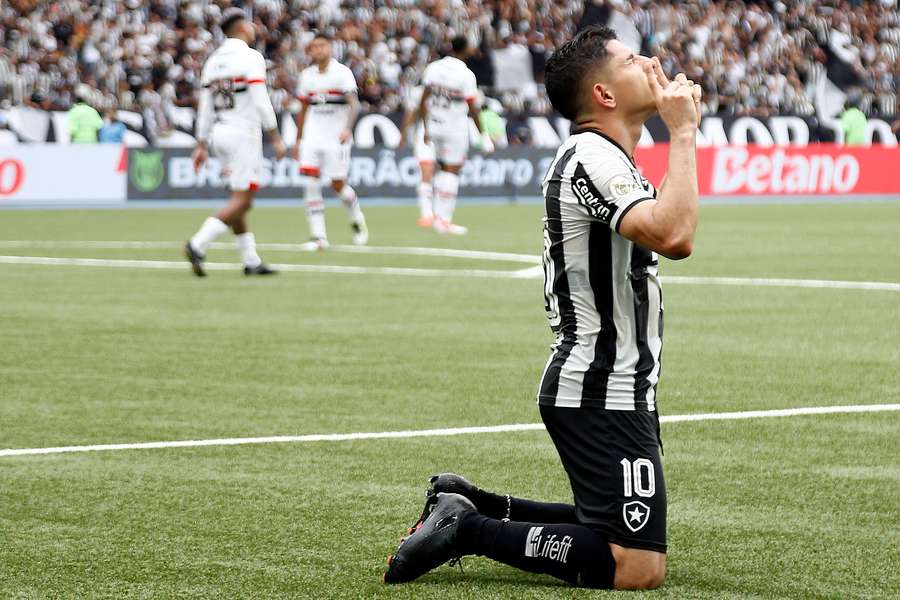 Savarino fez o 1º do Botafogo na vitória sobre o São Paulo por 2 a 1, na rodada final do Brasileirão 2024