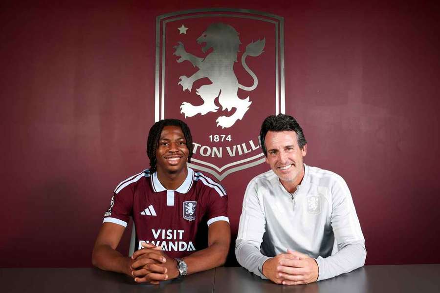 Johan Manzambi com o técnico do Aston Villa, Unai Emery