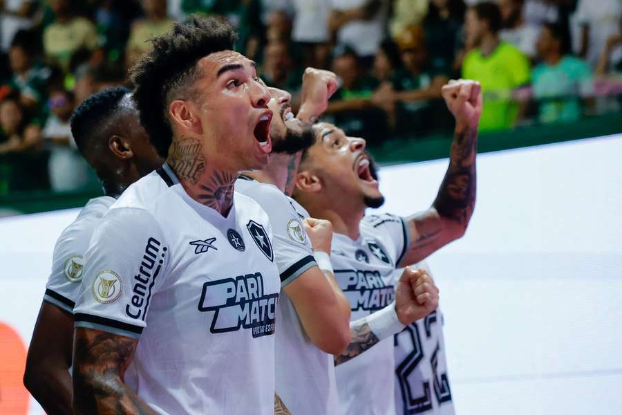 Jucătorii lui Botafogo sărbătoresc calificarea în finala Copei Libertadores