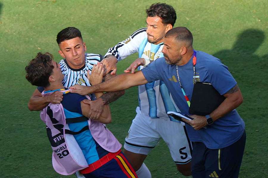 Leandro Paredes é o jogador com maior chance de punição Leandro Paredes é o jogador com maior chance de punição