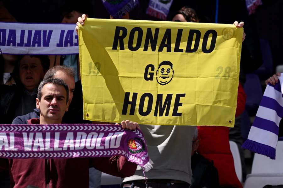 Protesto da torcida do Valladolid contra Ronaldo Fenômeno
