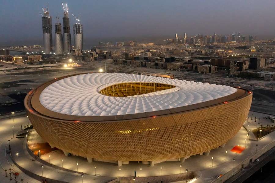 Lusail este cel mai mare stadion de la Cupa Mondială, având o capacitate de 80.000 de locuri.