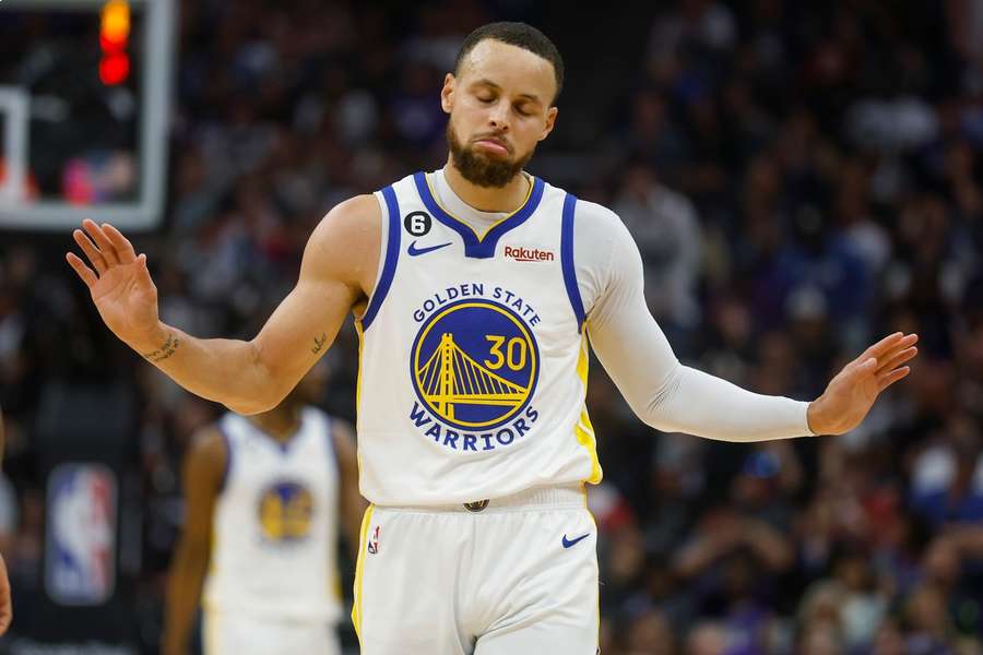 Steph Curry, an NBA Top-10 all-time great? It's time to think about it