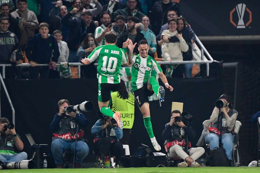 Antony y Abde, los goleadores del Betis ante el Lyon Antony y Abde, los goleadores del Betis ante el Lyon