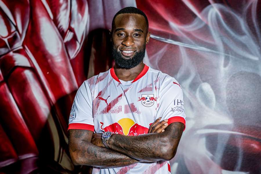 Lutsharel Geertruida apresentado no RB Leipzig