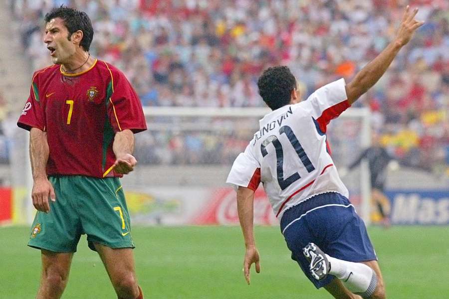 Donovan celebra diante de Figo Donovan celebra diante de Figo