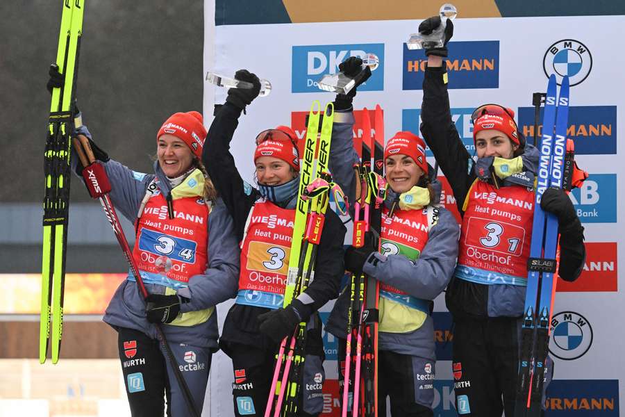 Denise Herrmann-Wick (links) sieht "viel Potenzial" im jungen deutschen Biathlon-Team.