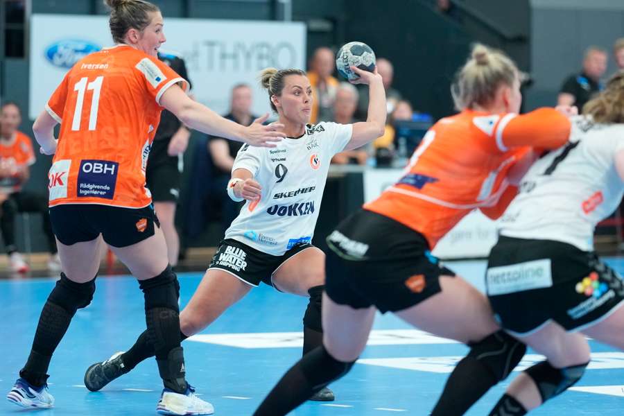 Nora Mørk i aktion i DM-finalen for Esbjerg mod Odense