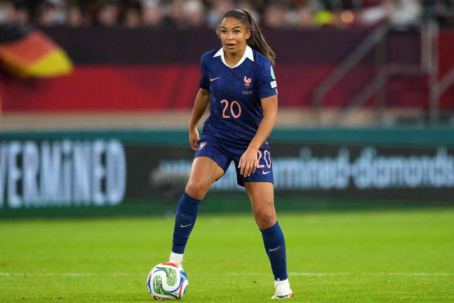 Cascarino a "tout à faire" aux London Lionesses