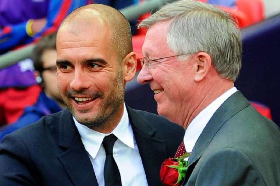 Guardiola ao lado de Klopp, treinadores tricampeões da Premier League