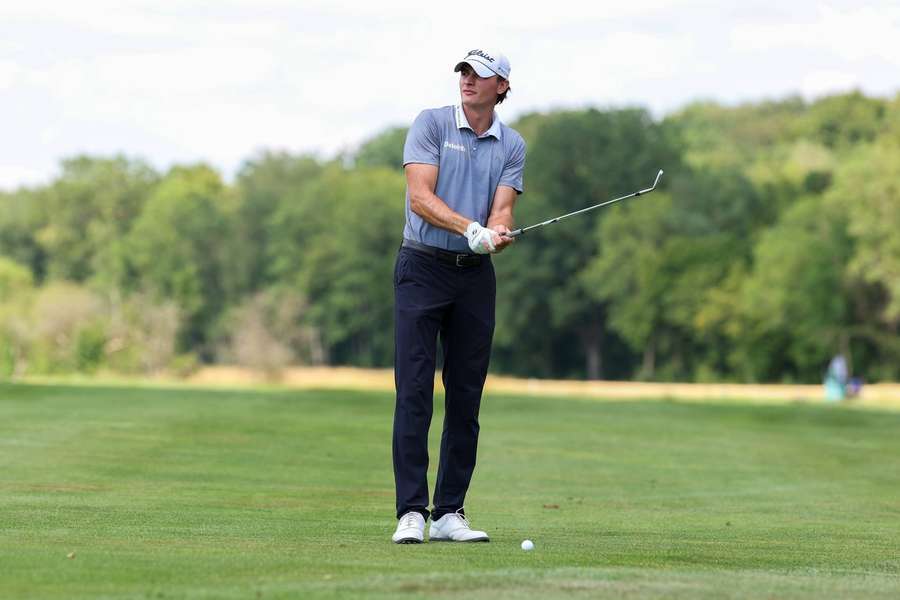 Jannik de Bruyn concluiu a primeira volta ao traçado de par 71 com 62 pancadas Jannik de Bruyn concluiu a primeira volta ao traçado de par 71 com 62 pancadas