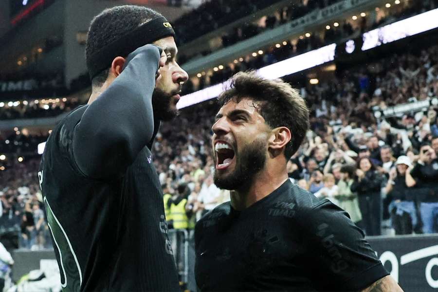 Memphis e Yuri Alberto comandaram a vitória do Corinthians sobre o Vasco