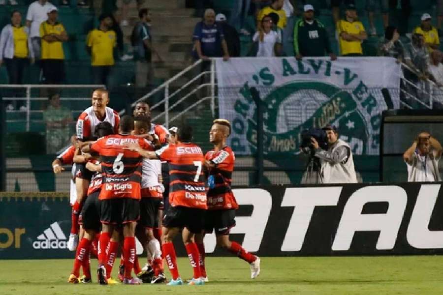 Ituano celebra vitória sobre o Palmeiras em 2014