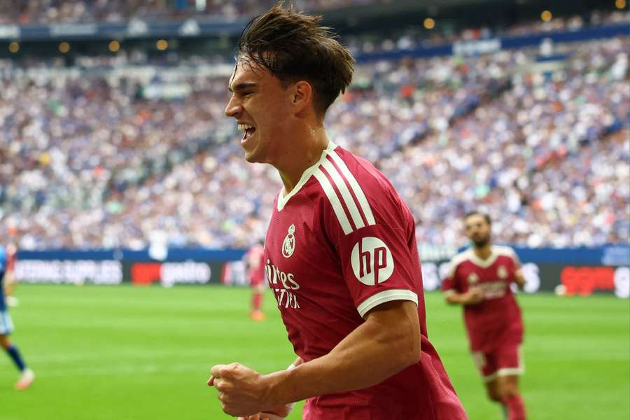 Carlos Espí fechou o placar em Schalke 0x3 Real Madrid