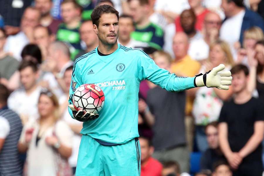 Ten druhý za Čechem? Nebylo to lehké, ale nikdy jsem nelitoval, říká bývalý gólman Chelsea