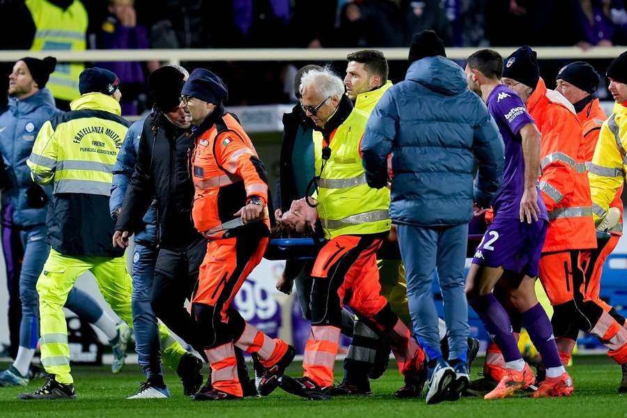 Fiorentina - Inter Milano, întrerupt după criza cardiacă suferită de Bove