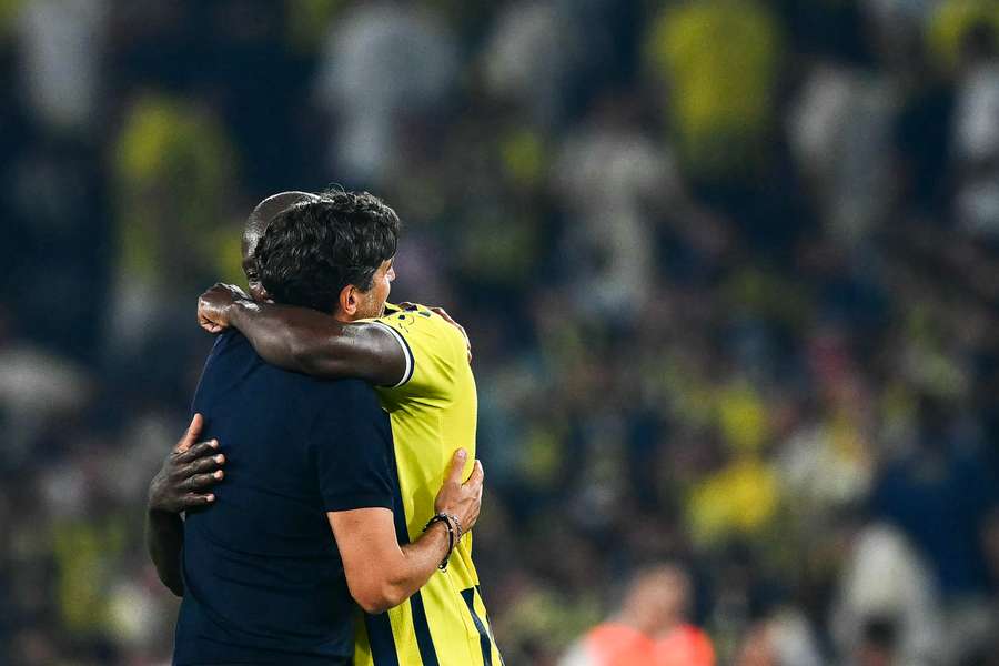 Romelu Lukaku abraça Paulo Fonseca Romelu Lukaku abraça Paulo Fonseca