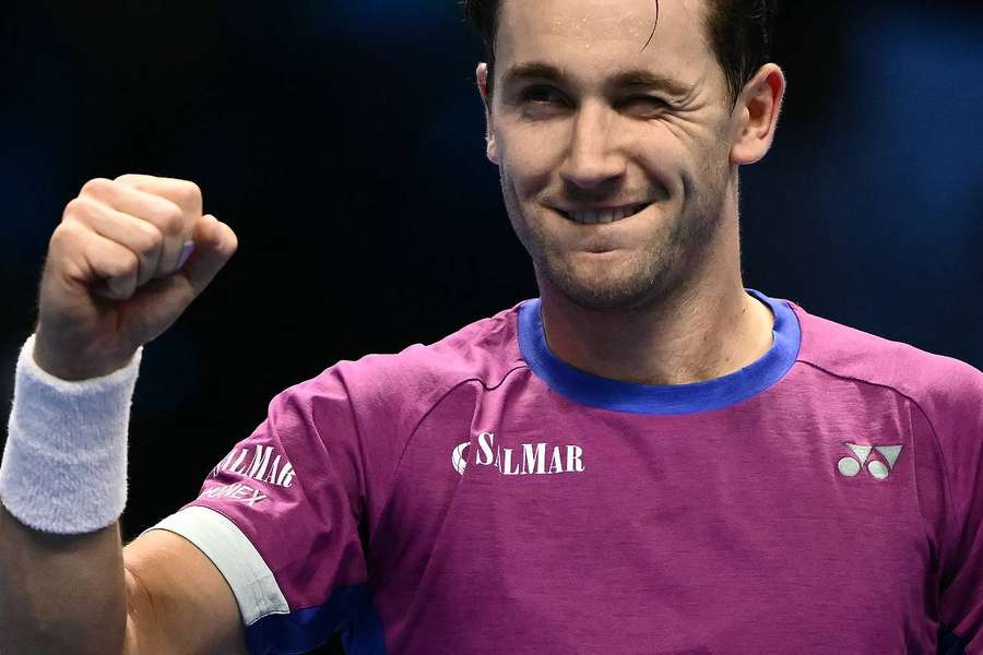 Casper Ruud a remporté son premier match des ATP Finals 2024 face à Carlos Alcaraz ce lundi. 