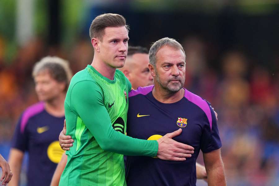 Ter Stegen, abrazado a Hansi Flick