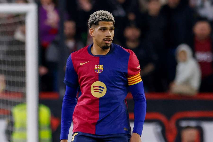 Ronald Araújo pode volta ainda na semana que vem