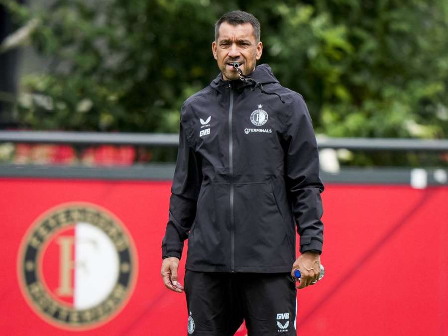 Van Bronckhorst während einer Trainingseinheit Van Bronckhorst während einer Trainingseinheit