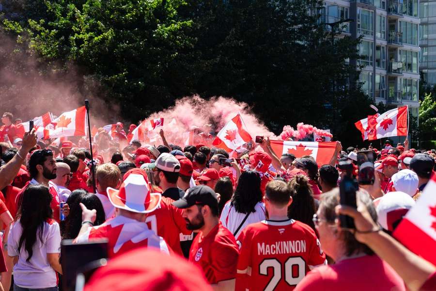 Fanoušci Kanady míří na fotbalový zápas na MS 2026