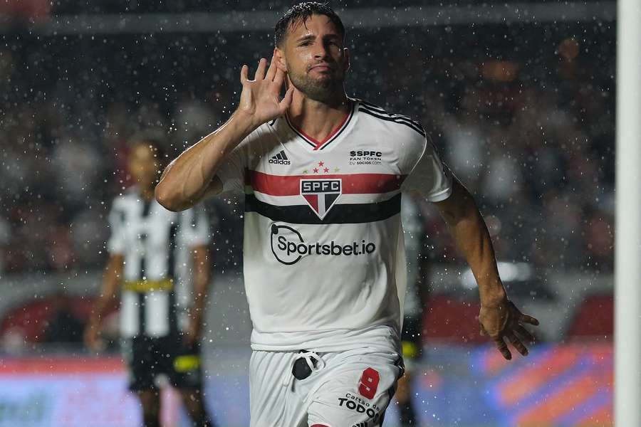 Jonathan Calleri fez um dos gols da vitória sobre o Santos