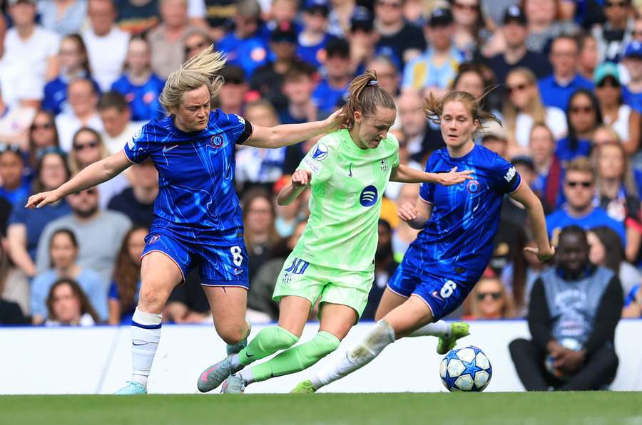 Caroline Graham Hansen of Barcelona in action with Erin Cuthbert to Chelsea and Sjoeke Nusken Caroline Graham Hansen of Barcelona in action with Erin Cuthbert to Chelsea and Sjoeke Nusken
