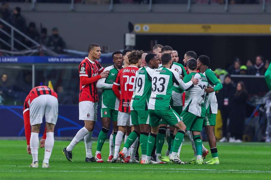Feyenoord schlägt Mailand.