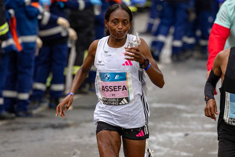 Estratosférico récord del mundo de maratón de la etíope Tigst Assefa