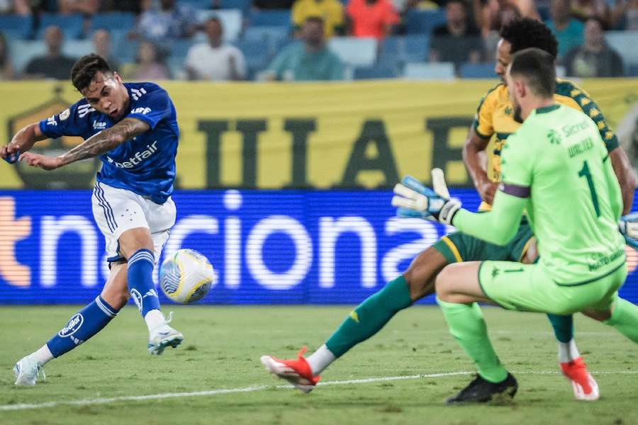 Kaio Jorge perdeu uma das grandes oportunidades do Cruzeiro na partida