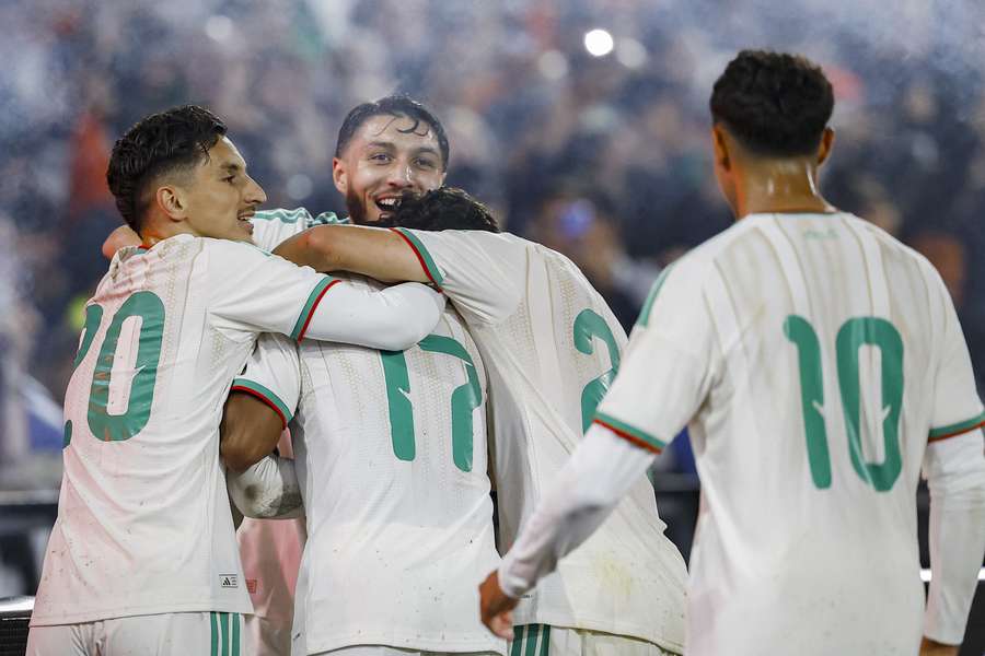 Holanda perde para a Argélia e dá fim à longa invencibilidade no adeus antes da Copa Holanda perde para a Argélia e dá fim à longa invencibilidade no adeus antes da Copa