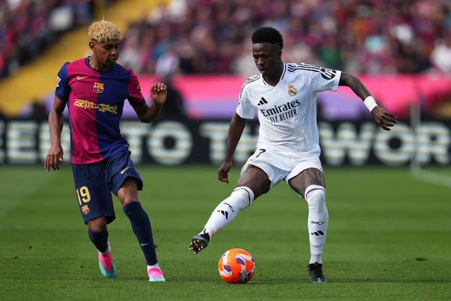 Lamine Yamal, în duel cu Vinicius Junior