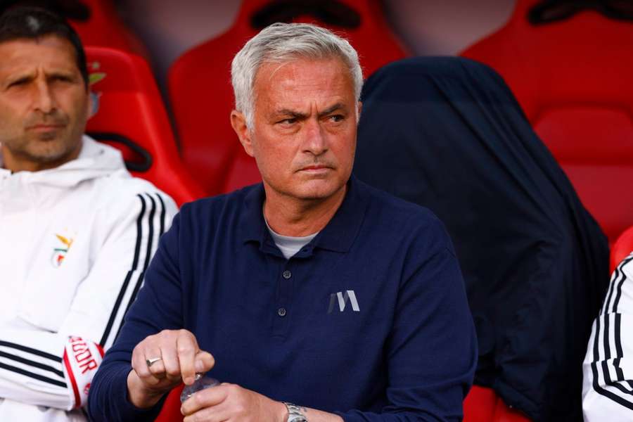 Mourinho no banco do Benfica