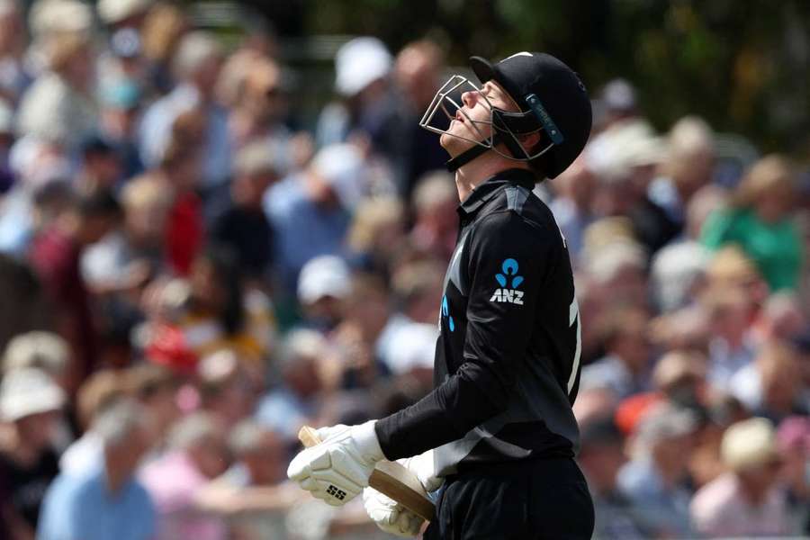 New Zealand's Allen says not in fight to dislodge Guptill