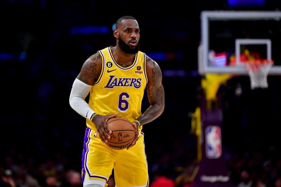 LeBron James mai are doi ani de contract cu Los Angeles Lakers